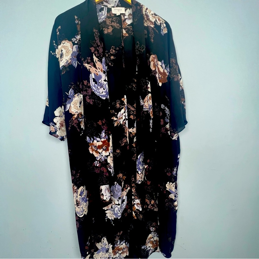 EVERLY , Black Floral Kimono Duster Size M